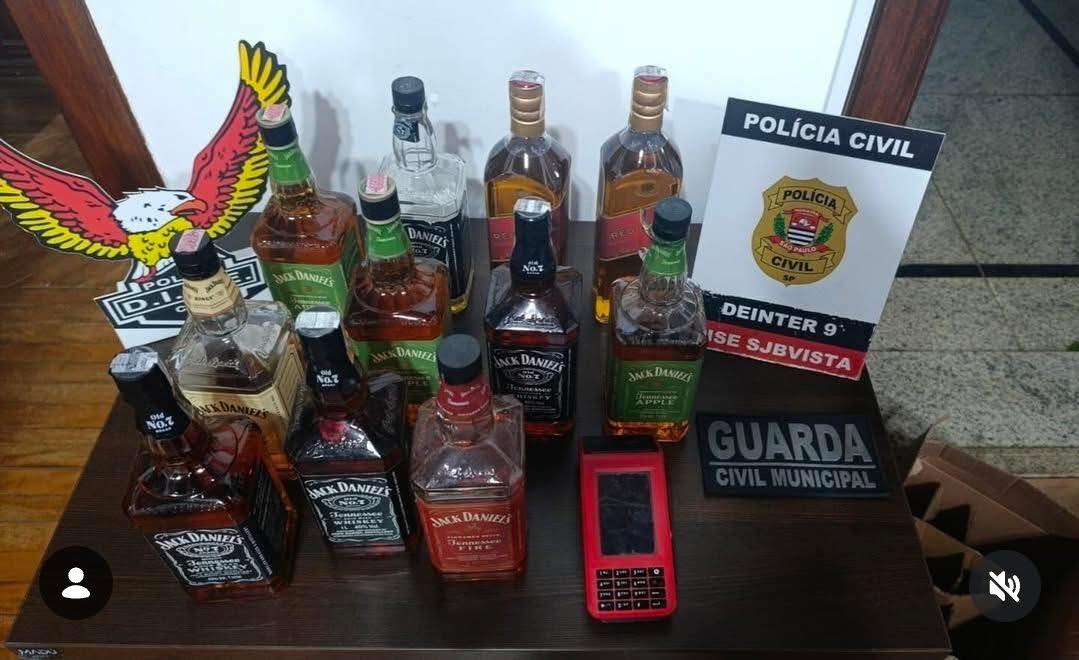 Imagem de Operação policial apreende bebidas adulteradas e máquina de jogo do bicho em comércio de Vargem Grande do Sul