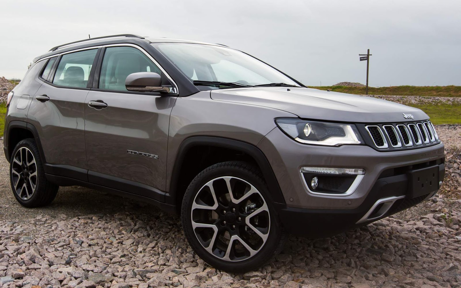Imagem de Jeep Compass furtado em São Paulo é recuperado pela Polícia Militar em Jaguariúna; mulher é presa por receptação
