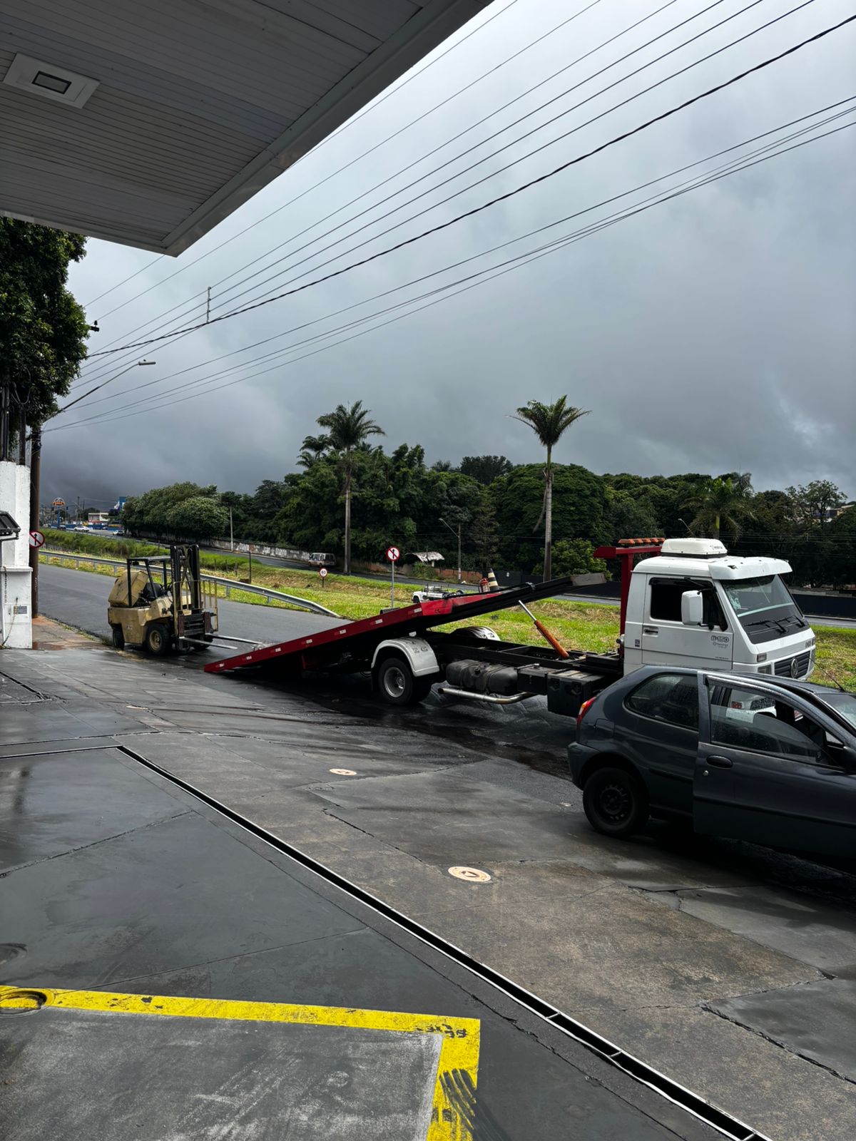 Imagem de Empilhadeira pega fogo em plena sexta-feira 13 no bairro DER em São João da Boa Vista