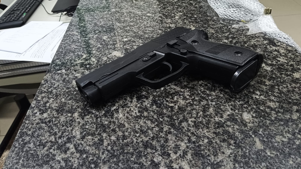 Imagem de Homem é preso após tentativa de roubo com simulacro e faca na região central de São João da Boa Vista