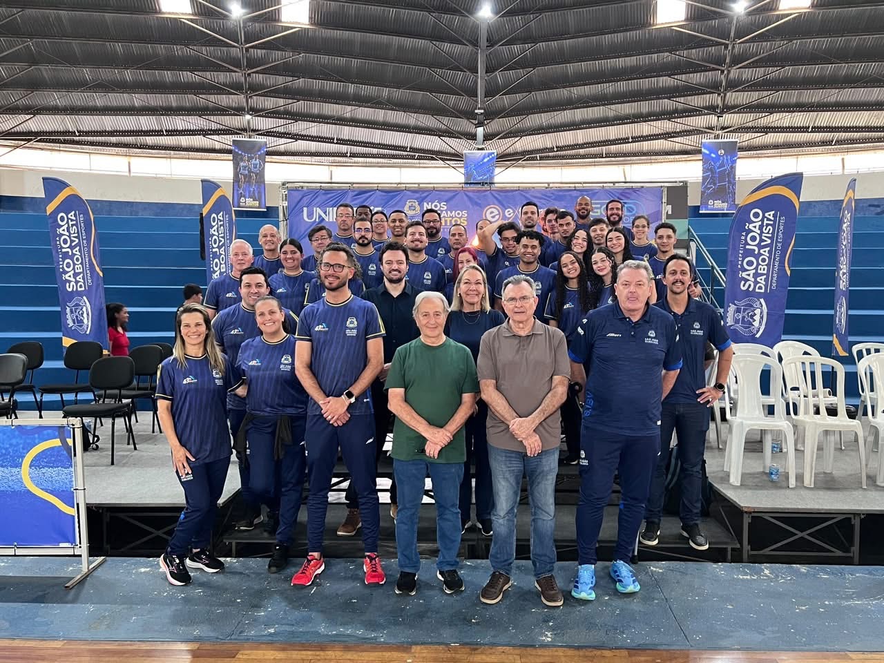 Equipe e participantes na abertura da 43ª Maratona de Integração em São João da Boa Vista